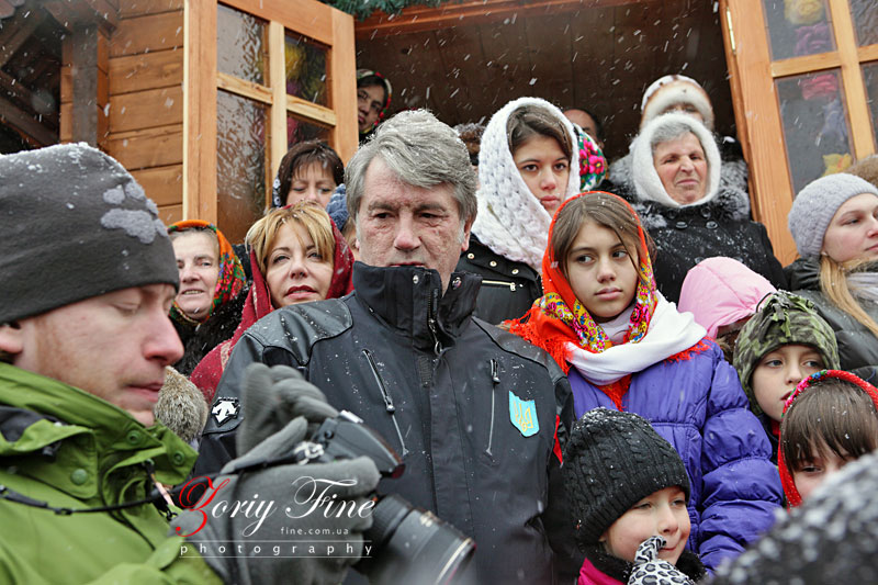 Віктор Ющенко з родиною серед гостей свята