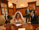 Свадебное 2007 - Подпись молодых - один из торжественных моментов